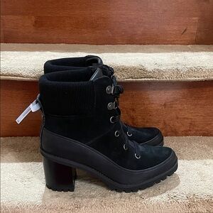 NWT UGG Black Heeled Redwood Chelsea Waterproof Slip Resistant Boots SZ Women9.5